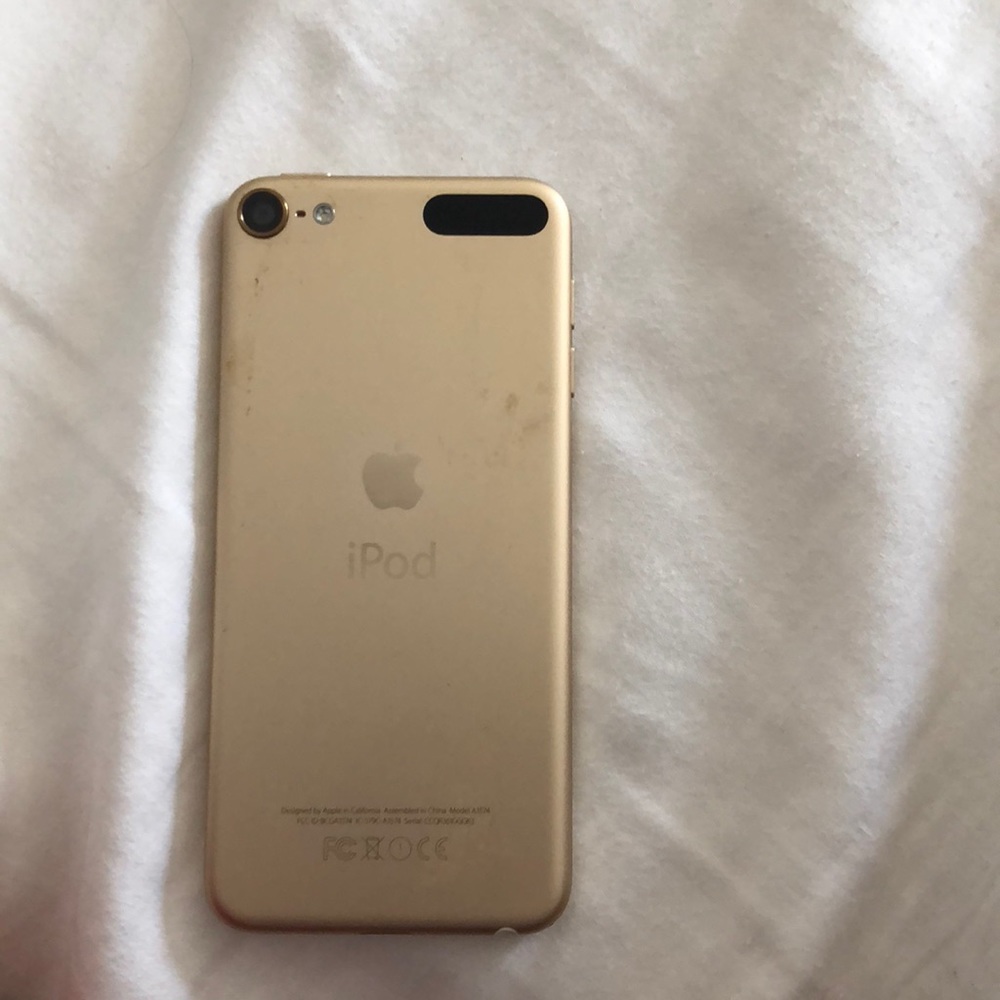 Gold iPod 6 touch